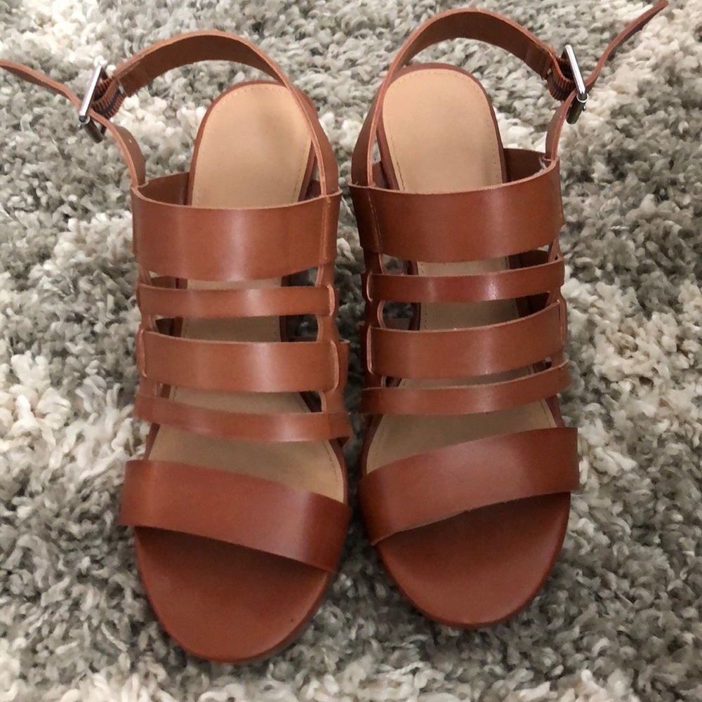 Tan wedges!